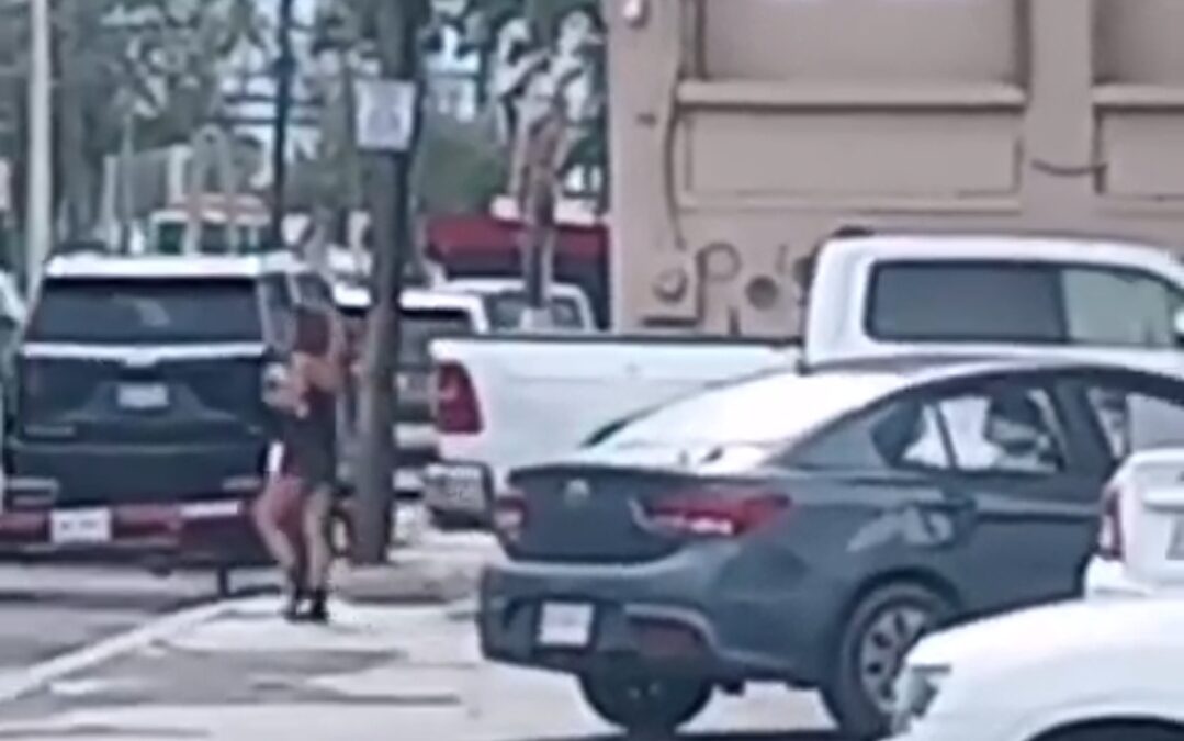 CON MACHETE EN MANO, MUJER SIEMBRA EL CAOS EN GUADALUPE